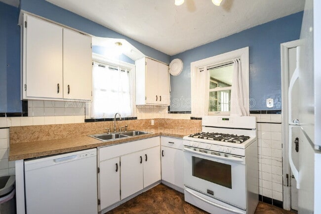 Building Photo - 9150 Wayne Dr