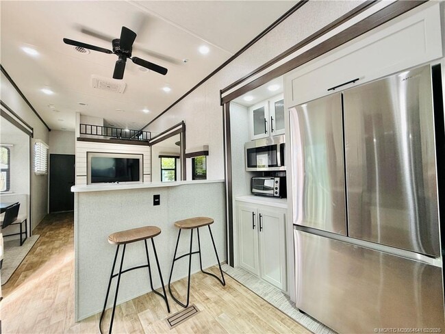 Building Photo - 10725 S Ocean Dr