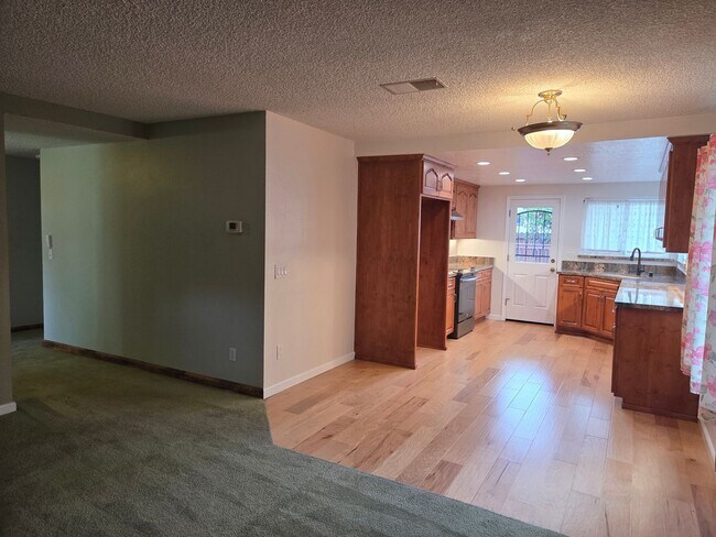 Building Photo - 2827 Owens St