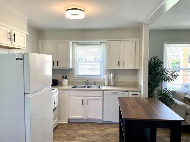 Building Photo - 214 Chapman Ln