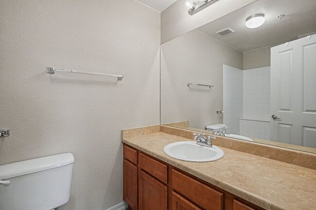 Building Photo - Beautifully Updated 2 Bed / 2 Bath Condo with Garage in Chatfield Bluffs