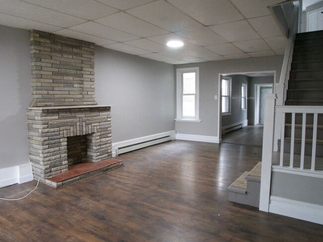 Building Photo - Spacious 4-Bedroom, 1- Bathroom Row home in Allentown – Section 8 Encouraged to Apply!