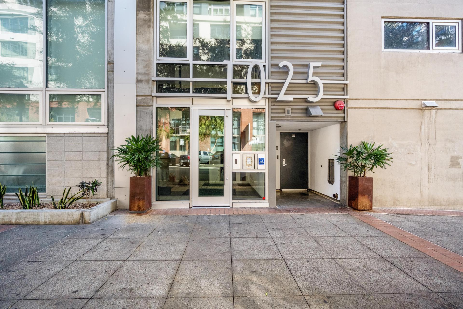 Building Photo - 1025 Island Ave