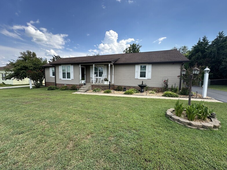 Building Photo - 808 Water View Ter