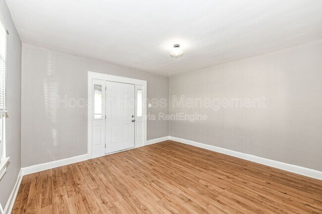 Building Photo - 802 N Denny St