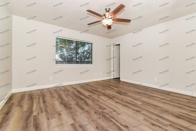 Building Photo - 5805 Ridgecove Dr