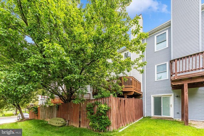 Building Photo - 7115 Oberlin Cir