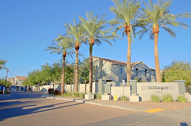 Building Photo - 2402 E 5th St