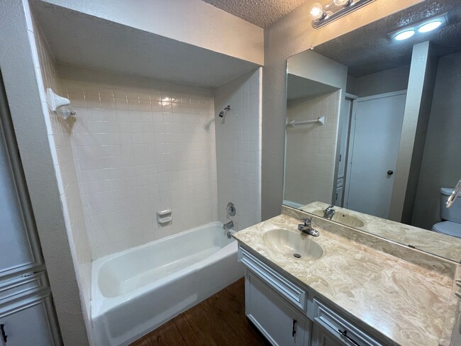 Building Photo - 4413 75th Dr