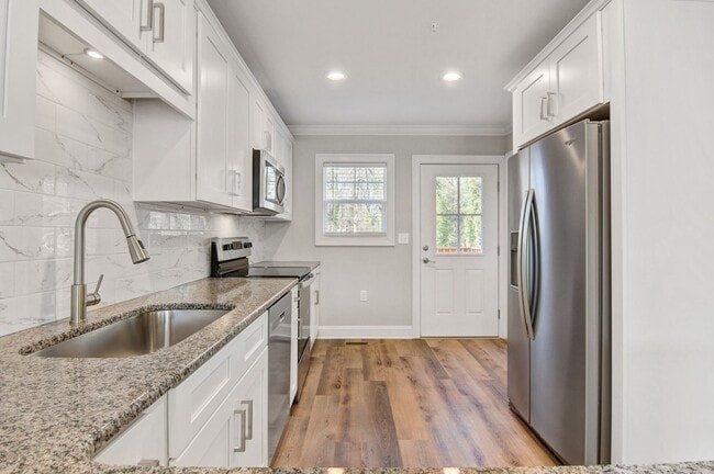 Building Photo - Modern 2-Bed, 2-Bath Single-Level Townhome...