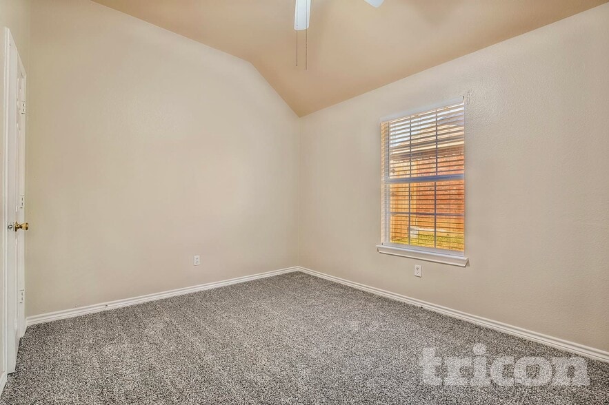 Building Photo - 1711 Newcastle Dr