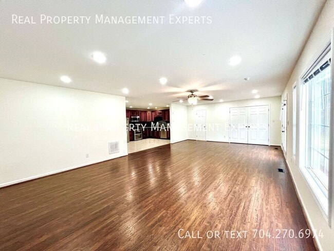 Building Photo - 133 Polaris Dr