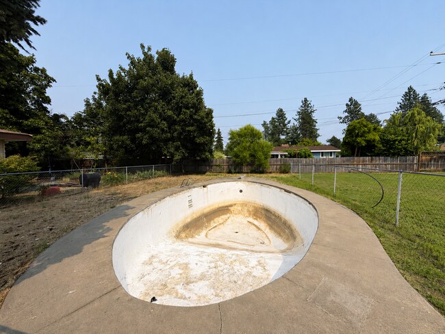 Building Photo - 6724 N Winston Dr