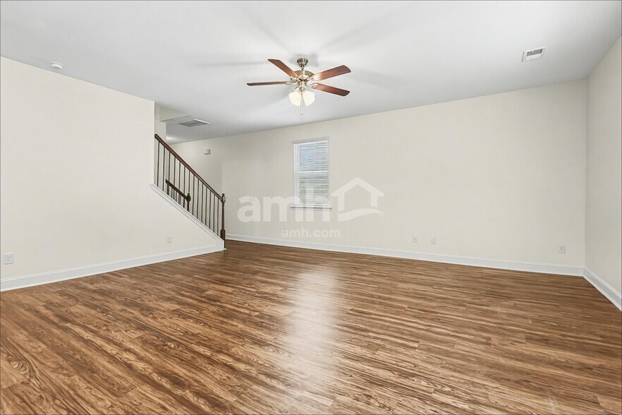 Building Photo - 1831 Produce Ln
