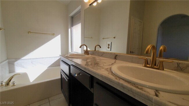 Building Photo - 2632 Ironside Dr