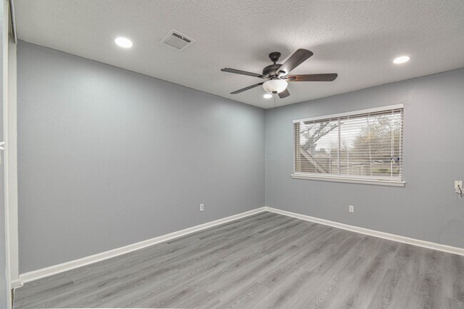 Building Photo - 12543 Wellington Park Dr
