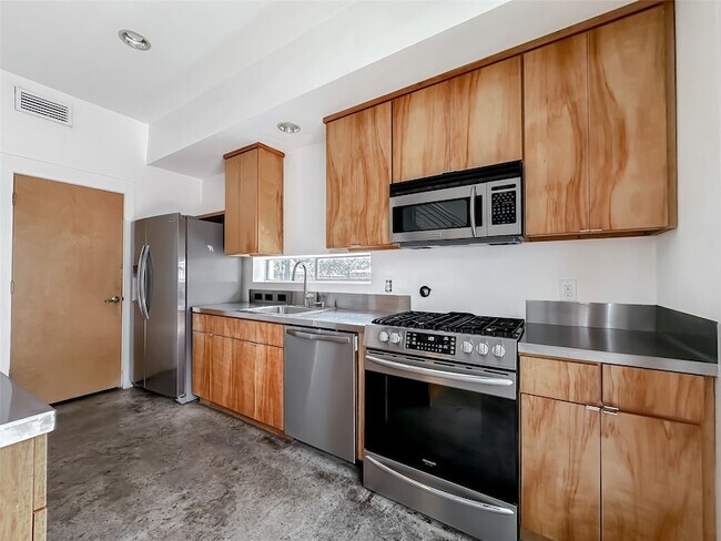 Building Photo - 417 S Beacon St