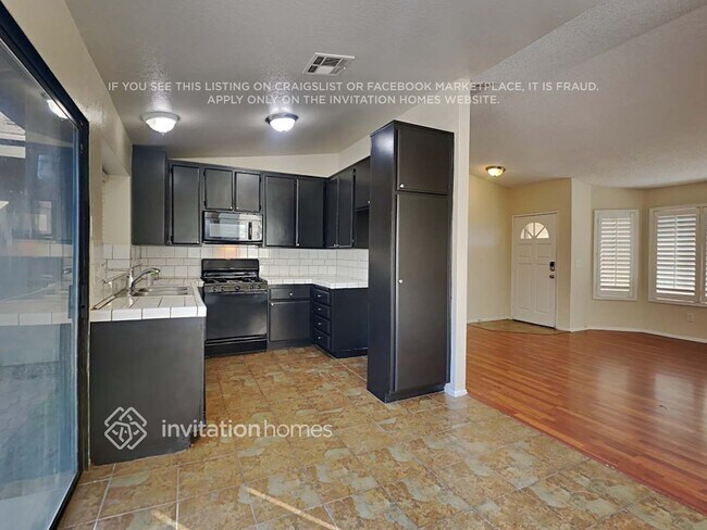 Building Photo - 15111 Wavecrest Dr