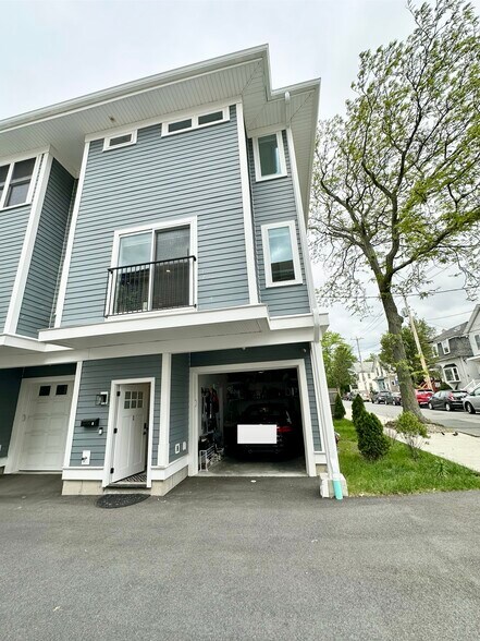 Building Photo - 86 Blossom St