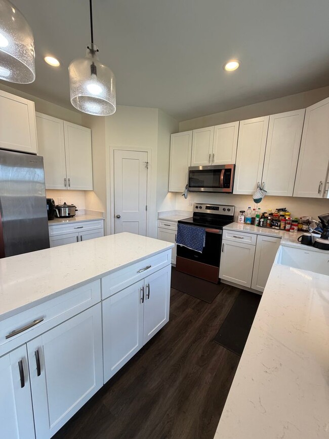 Building Photo - 1204 Yeats Ct