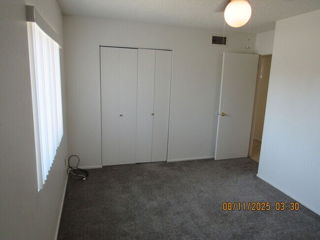 Building Photo - 3 bedroom 2 bathroom 2 car garage