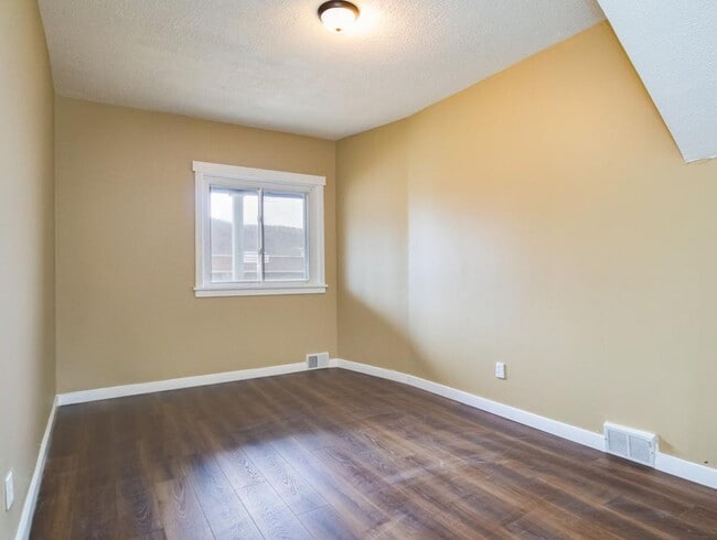 Building Photo - 2319 7th Ave