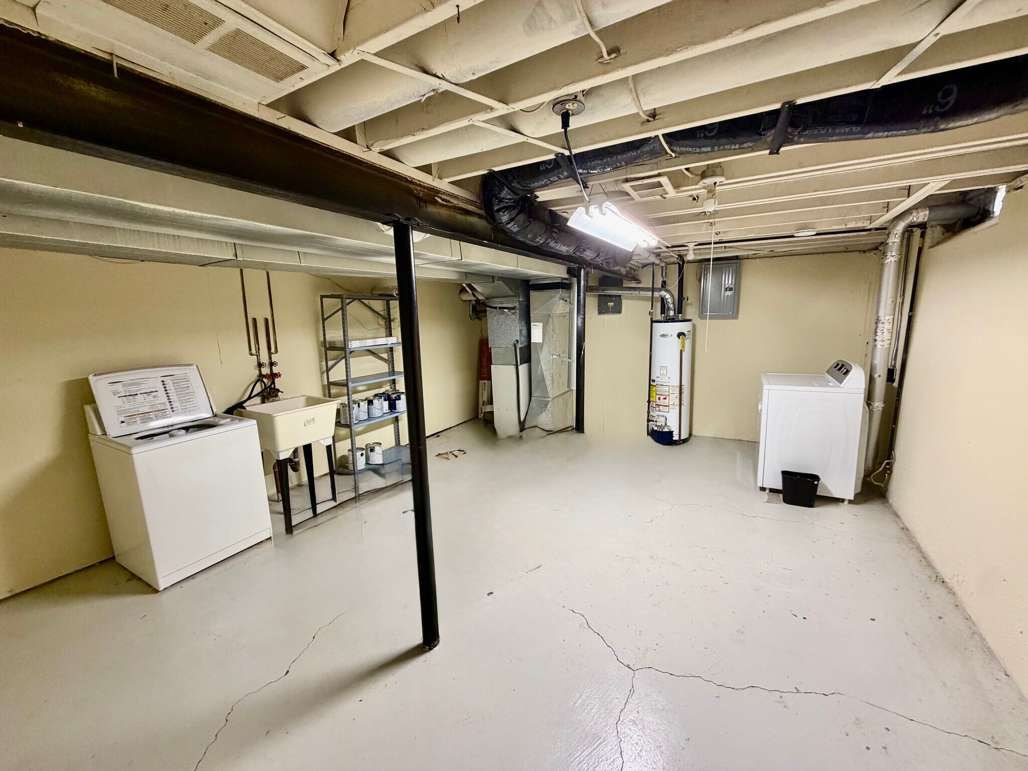 Basement storage (large!) + washer/dryer - 3234 Bolgos Cir