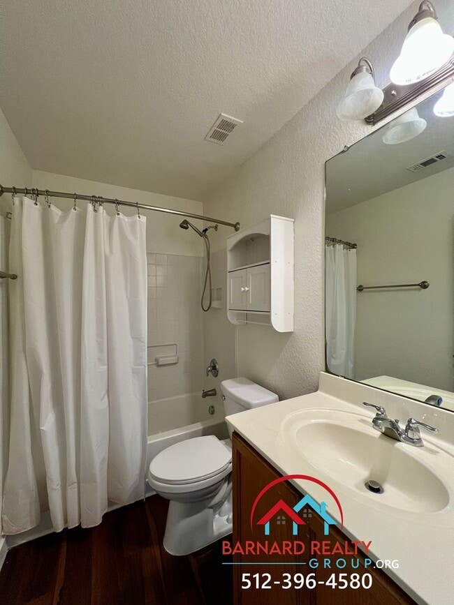 Building Photo - Available Now: Bright and Inviting 2 Bed, ...