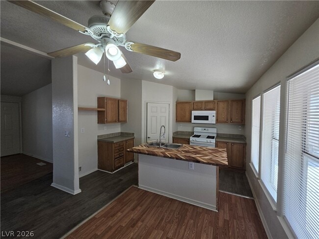 Building Photo - 3560 Estes Park Dr