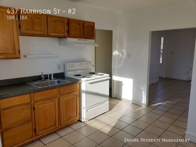 Building Photo - 2nd Floor-1 Bedroom/ 1 Bathroom Apartment ...