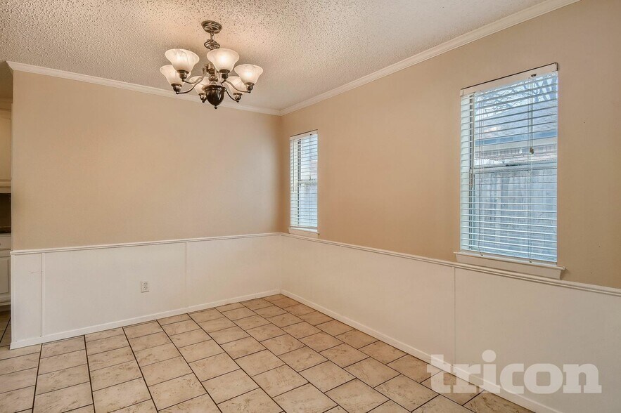 Building Photo - 5808 Thoreau Ln