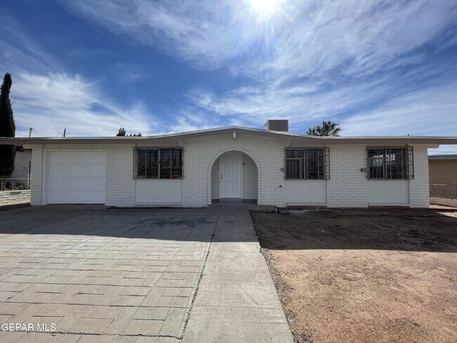 Building Photo - 312 Graphite Dr