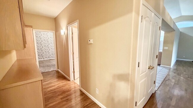 Building Photo - $2,350 Herndon & Willow, 3 Bedroom Home - N. Helm Ave, Clovis