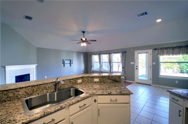 Building Photo - 129 Copperwood Loop