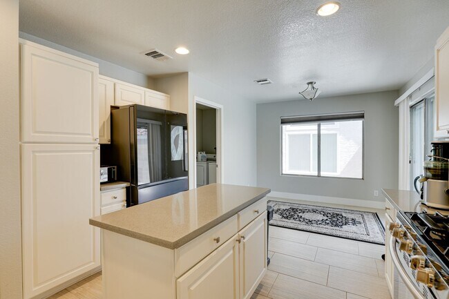 Building Photo - Cozy 3-Bed Home with Pool & Fireplace in P...