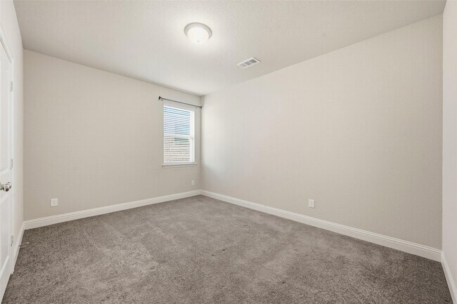 Building Photo - 5460 Blue Quail Dr