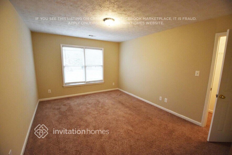 Building Photo - 208 Ivy Creek Dr