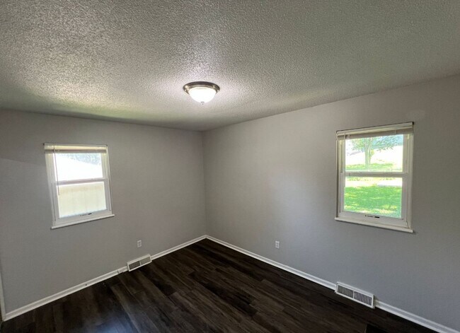 Building Photo - Charming 3 Bedroom Home with Finished Base...