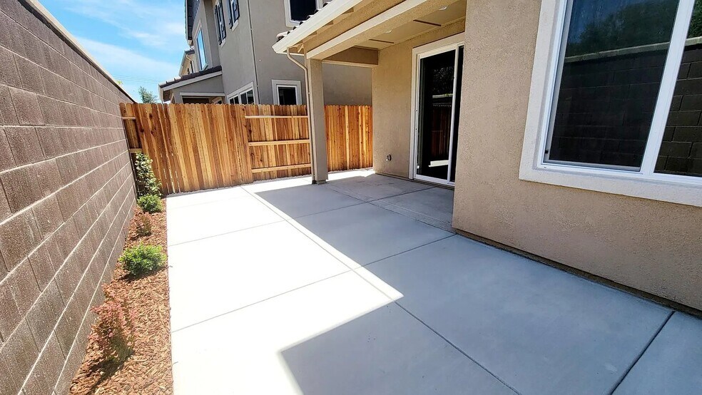 Building Photo - 4404 Sierra Pine Way