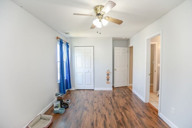 Building Photo - Modern Comfort in a Peaceful Setting – 4BR...
