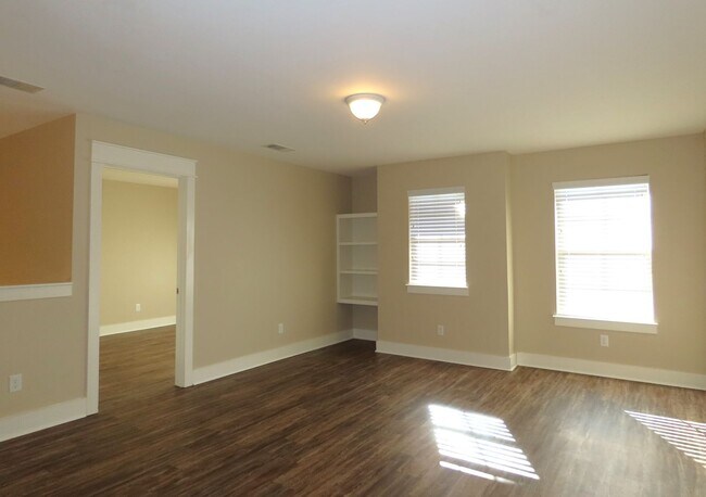 Building Photo - South Tyler! Stunning 5 Bedroom, 3.5 Bath ...