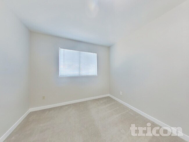 Building Photo - 601 Jeelu Way