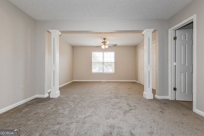 Building Photo - 5550 Emerald Glen