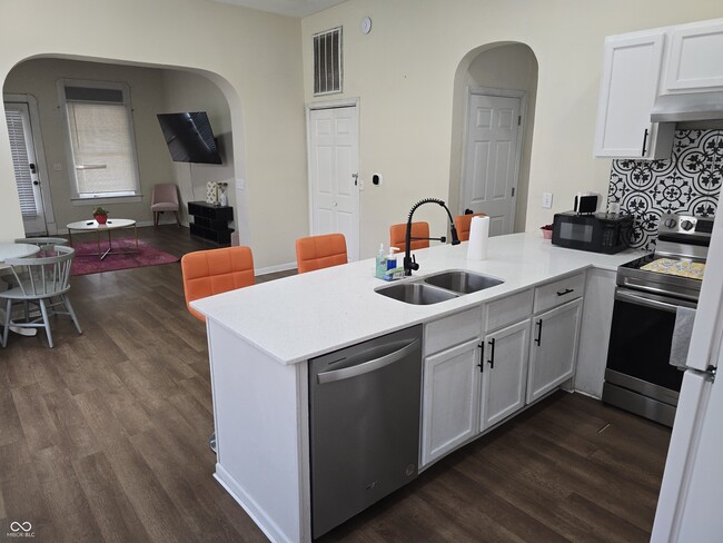 Building Photo - 1728 N Delaware St