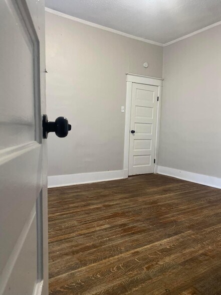 Building Photo - 1936 E McLemore Ave