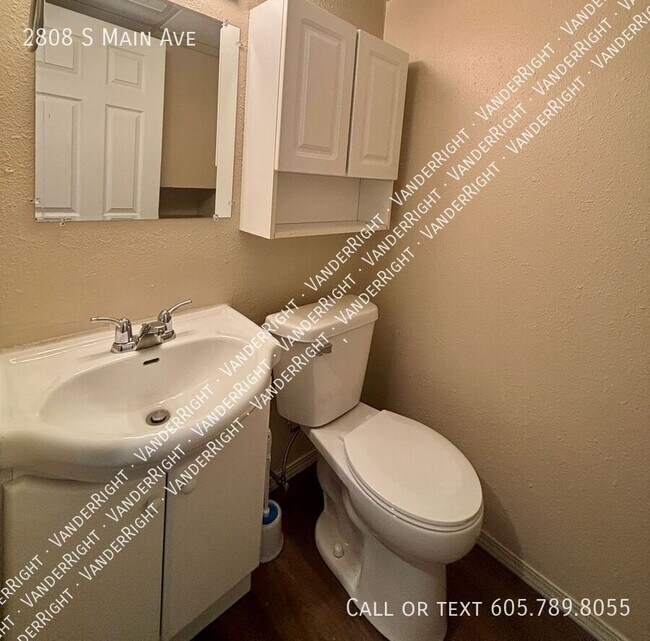 Building Photo - 2808 S Main Ave