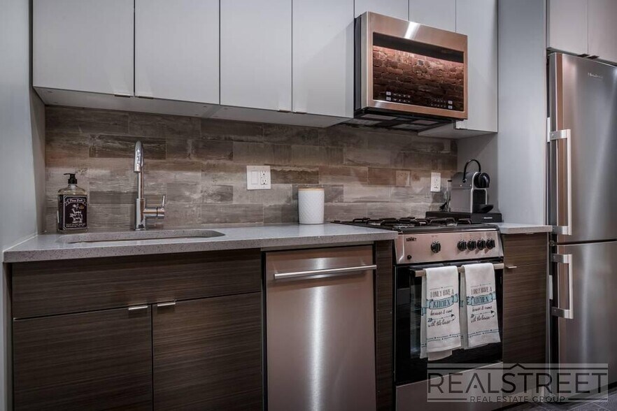 Building Photo - Stunning NEW 2 BED in Cobble Hill!