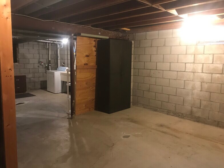 Building Photo - 2711 Albany Ct