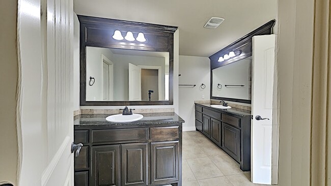 Building Photo - LUXURY 4 Bedroom 2.5 Bathroom Home in Lone Oak Lakes Deer Creek Schools- Gated Community