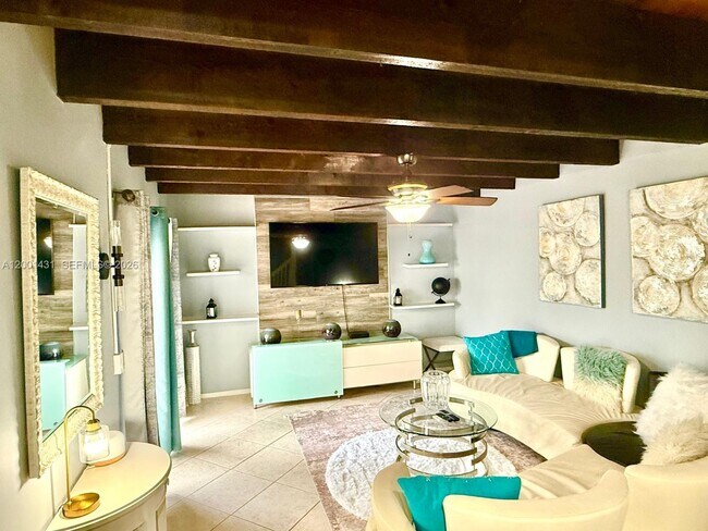 Building Photo - 1569 Shaker Cir